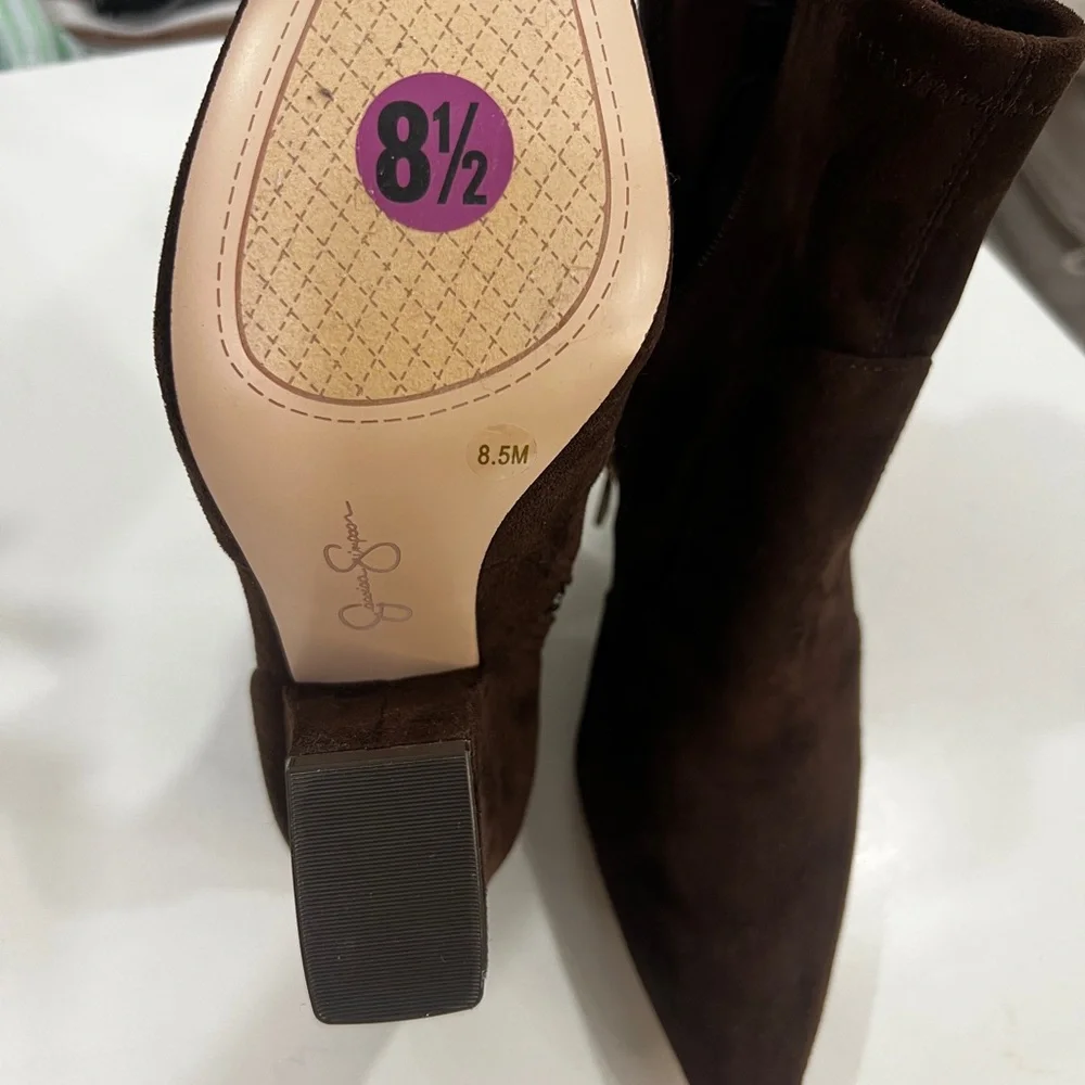 Jessica Simpson, NWOT, Women's Brown Suede Pointed-Toe Ankle Boots & Block Heel - Picture 2 of 5